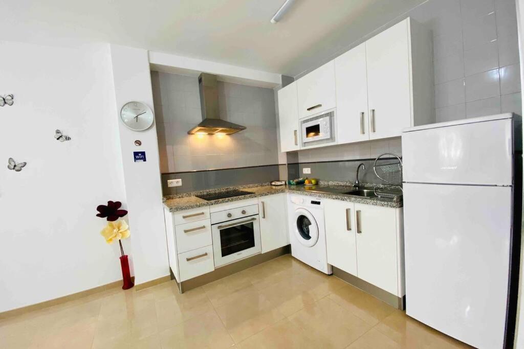 “Smile Nerja” Chic Apartment With Wifi, 4 Guests Exterior photo